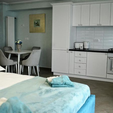 Myosotis Mamaia Studio By The Lake Apartment Екстериор снимка