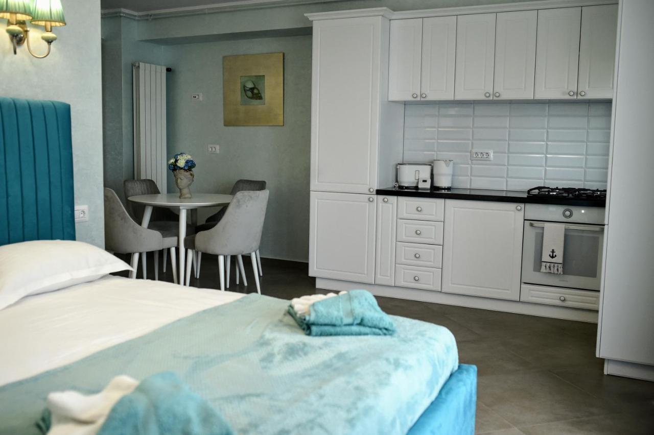 Myosotis Mamaia Studio By The Lake Apartment Екстериор снимка