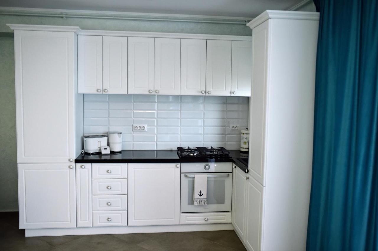 Myosotis Mamaia Studio By The Lake Apartment Екстериор снимка