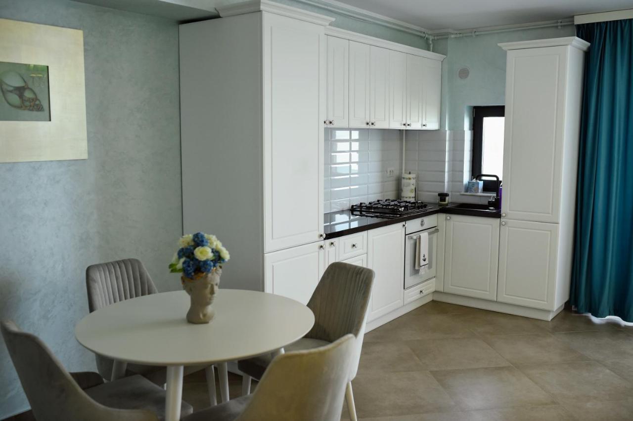 Myosotis Mamaia Studio By The Lake Apartment Екстериор снимка