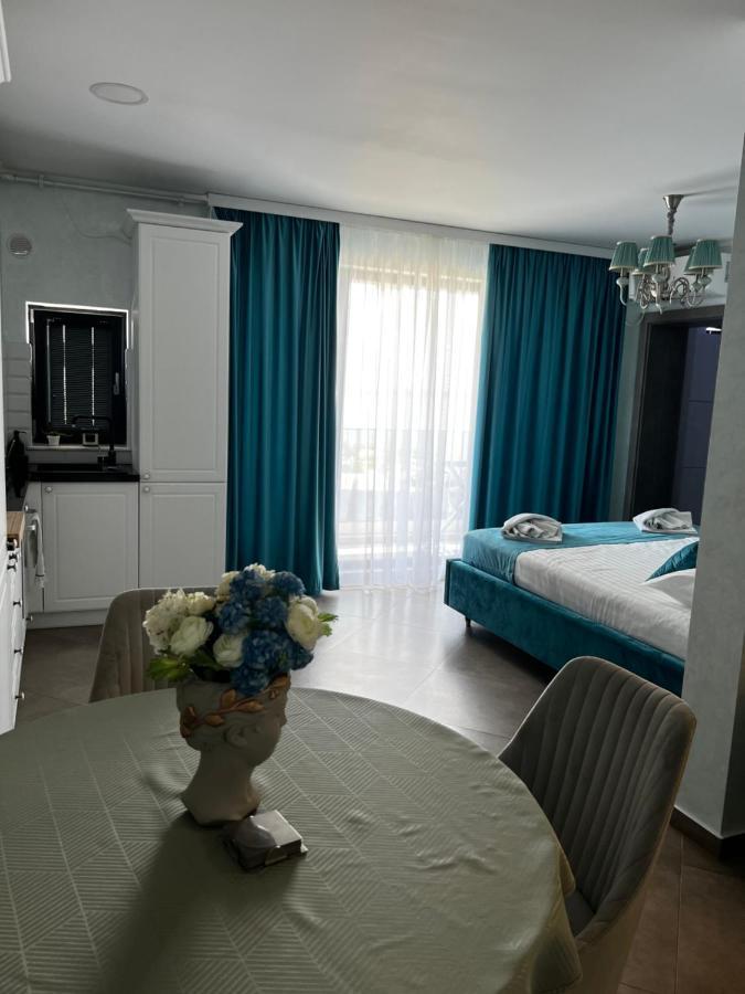 Myosotis Mamaia Studio By The Lake Apartment Екстериор снимка