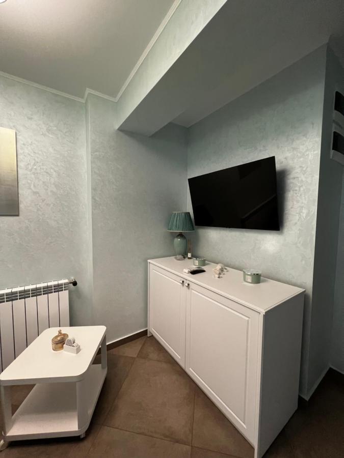 Myosotis Mamaia Studio By The Lake Apartment Екстериор снимка